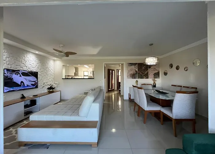 Duplex família em condomínio com área verde e portaria 24horas Guarujá